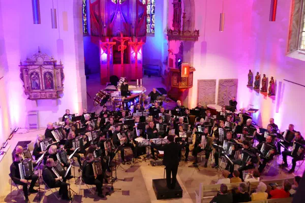 Konzert Sinfonisches Akkordeonorchester mit Solovioline